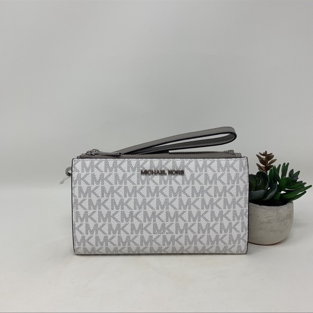 Michael Kors JST Large Zip Wristlet
